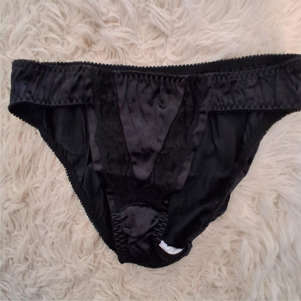 Victoria's Secret nwot vintage panties M gold label black nylon second skin